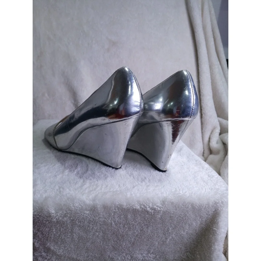 Michael Kors Womens Silver Metallic Peep Toe Wedge Sandals Heels Size 8.5M